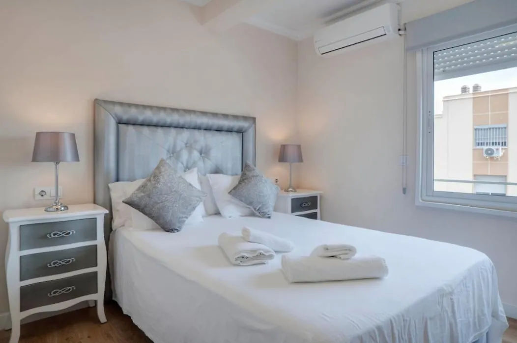 Апартаменты Apartamento Con Vistas A La Catedral A 15 Minutos Del Centro Малага